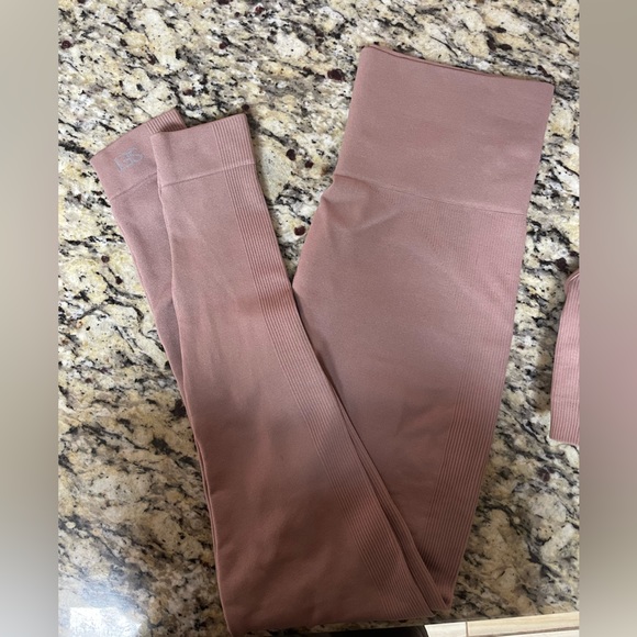 SOLD Setactive workout set - Picture 4 of 4